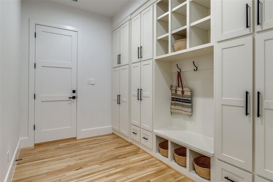 Furnished interior view inside a new home in , Dallas (Image 17).