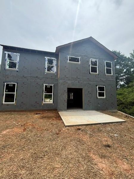 Exterior details and patio area of a home in Edenglen, Buford (Image 19).