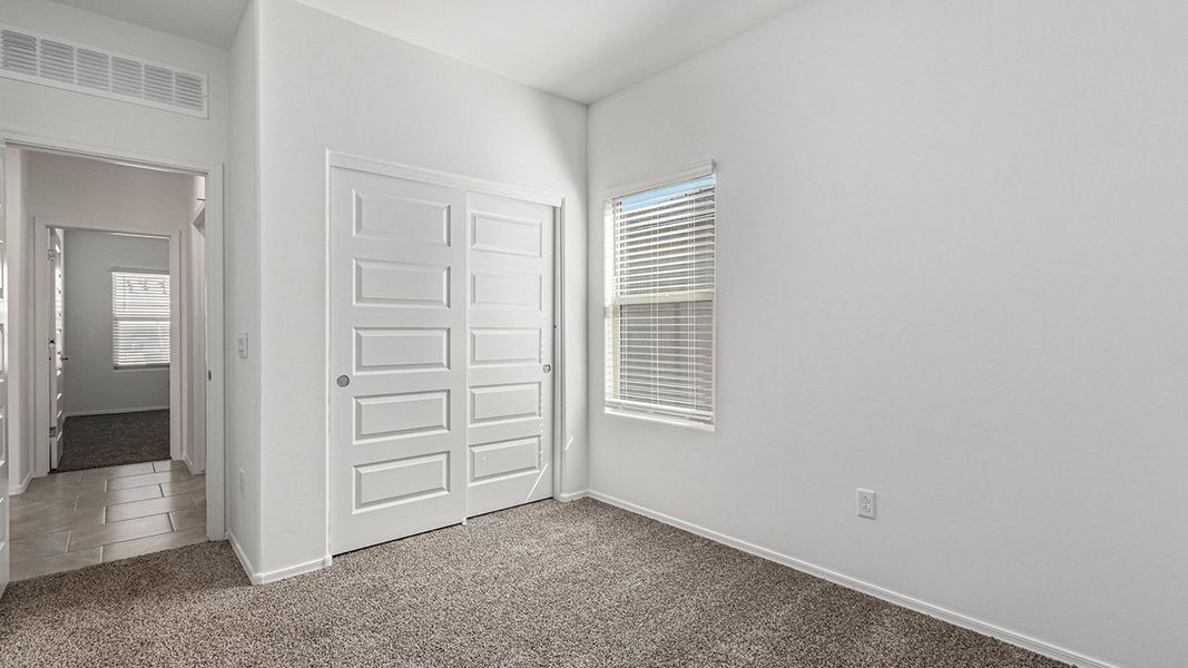 Spacious, unfurnished interior of a new home in Barnett Village, Marana (Image 38).
