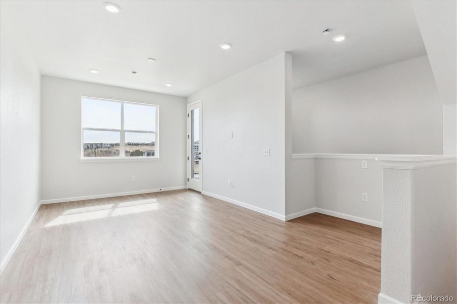 Spacious, unfurnished interior of a new home in Townhome Collection at Grand Vue at Interlocken, Broomfield (Image 16).