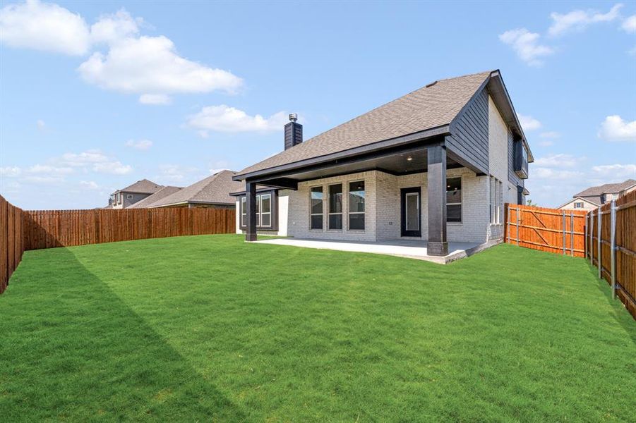 Exterior details and patio area of a home in Hunters Ridge, Crowley (Image 27).