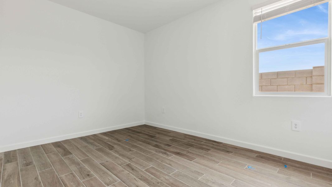 Spacious, unfurnished interior of a new home in Entrada Del Oro, Gold Canyon (Image 18).