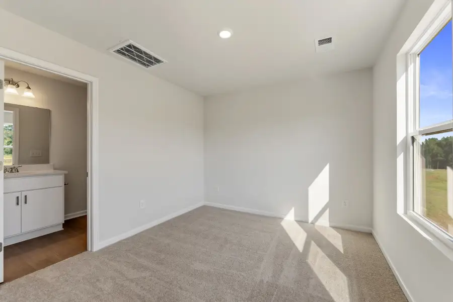 Spacious, unfurnished interior of a new home in Evergreen, Spartanburg (Image 13).