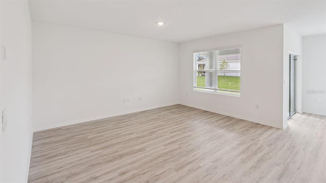 Spacious, unfurnished interior of a new home in , Lakeland (Image 10).