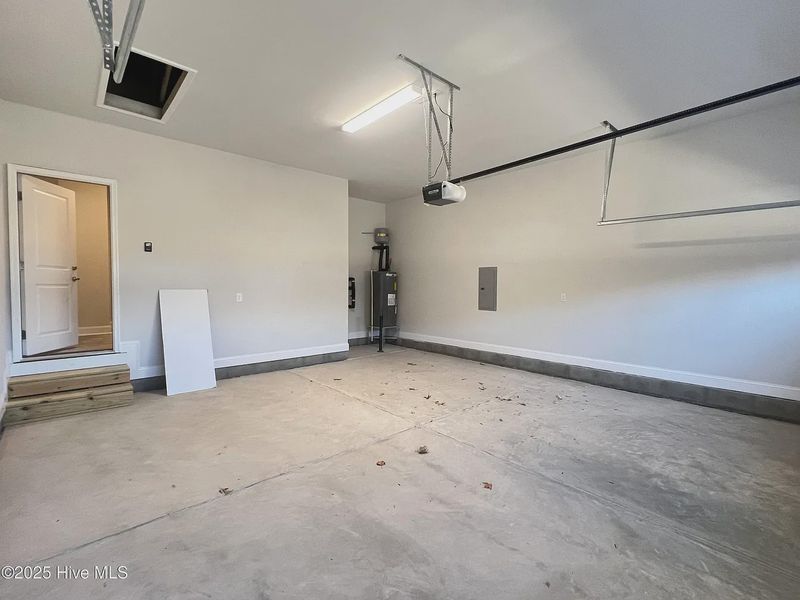 Spacious, unfurnished interior of a new home in Cool Water, Bailey (Image 27).