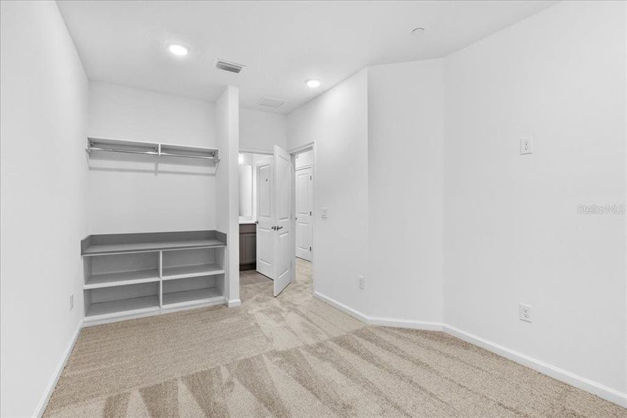 Spacious, unfurnished interior of a new home in , Orlando (Image 37).