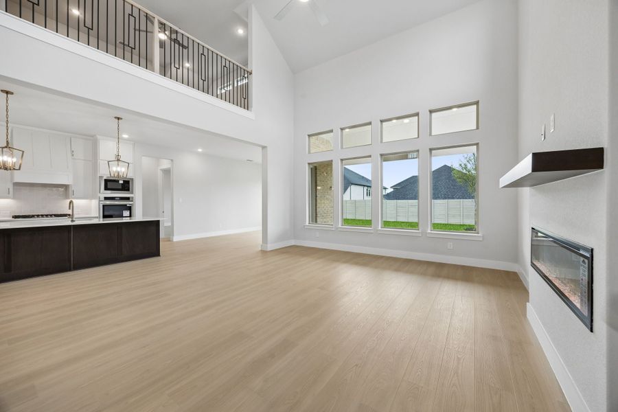 Spacious, unfurnished interior of a new home in Painted Tree Lakeside, McKinney (Image 18).