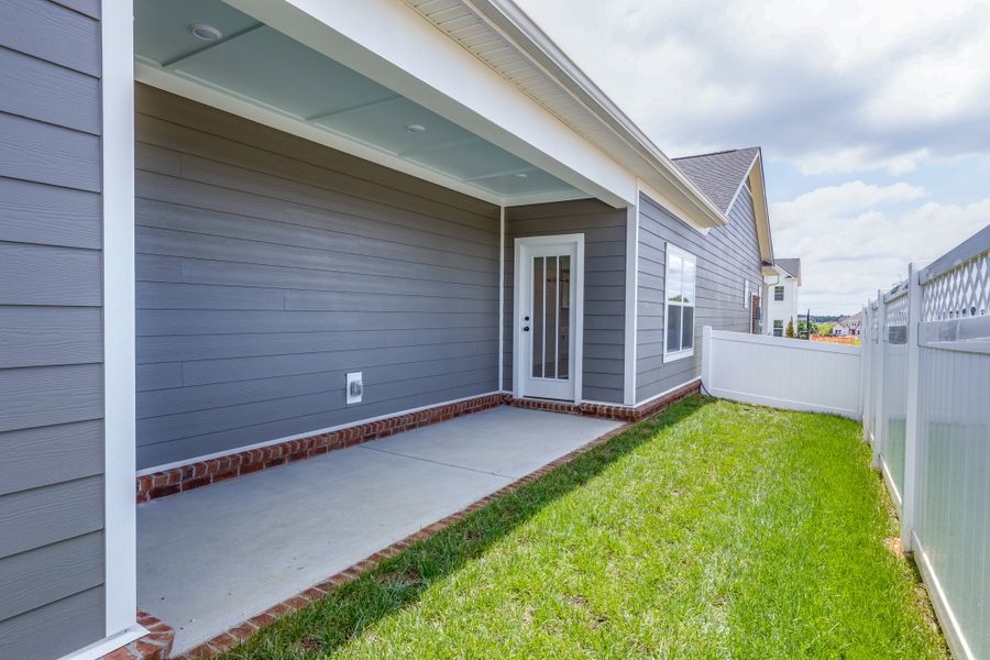 1823 Flatwaters St., Spring Hill, TN • Side Porch & Fenced Yard 1823 Flatwaters St., Spring Hill, TN • Side Porch & Fenced Yard