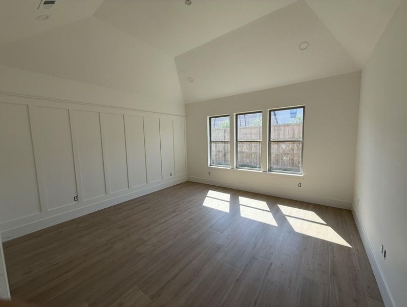 Spacious, unfurnished interior of a new home in , Beaumont (Image 6).