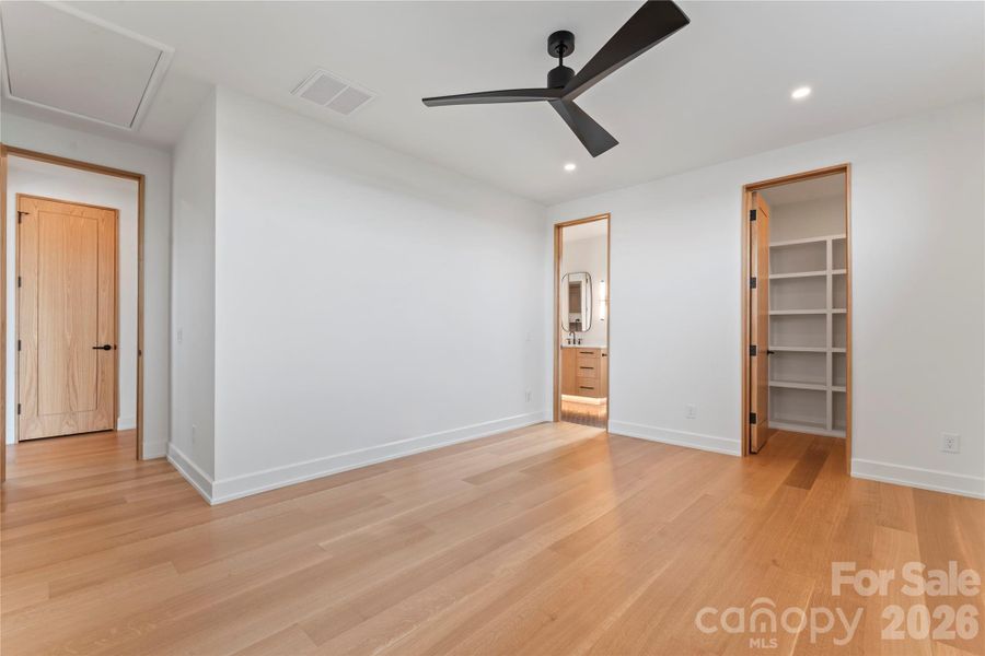 Bedroom 2 w/ Jack & Jill Bathroom