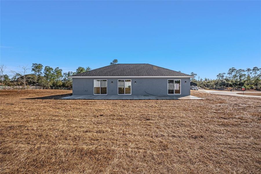 Exterior details and patio area of a home in , Ocklawaha (Image 4).