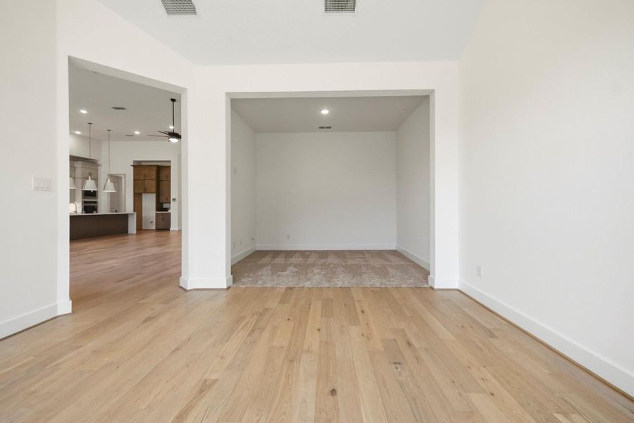 Spacious, unfurnished interior of a new home in Dunham Pointe 70', Cypress (Image 18).