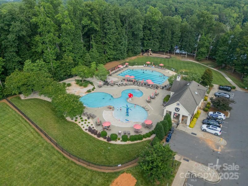 Neighborhood Amenities Neighborhood Amenities