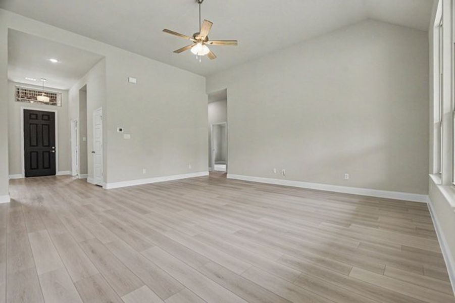 Spacious, unfurnished interior of a new home in Cole Crossing Estates, DeSoto (Image 14). Spacious, unfurnished interior of a new home in Cole Crossing Estates, DeSoto (Image 14).