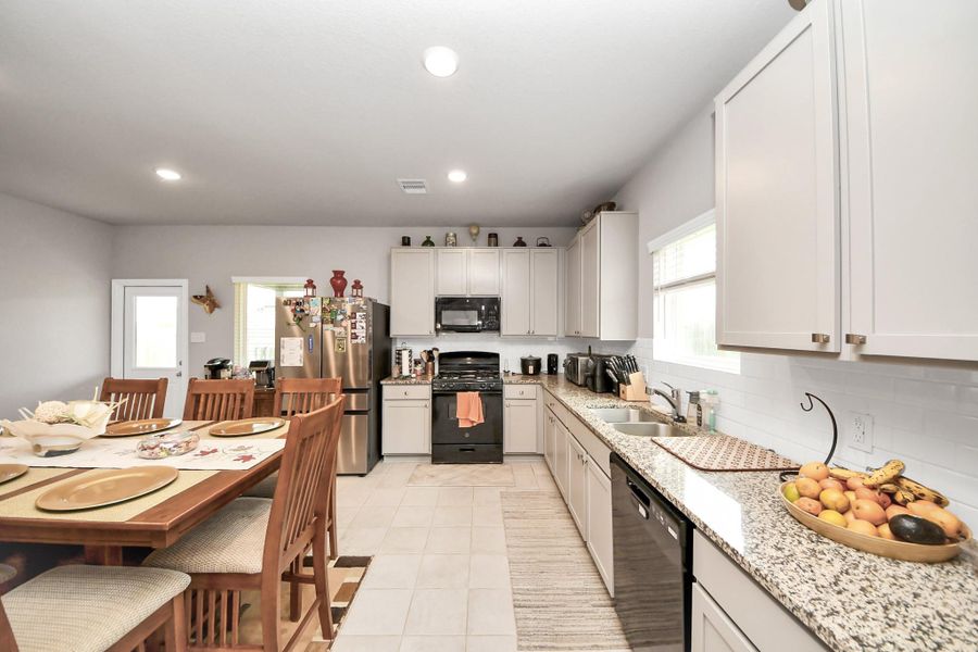 Furnished interior view inside a new home in Sierra Vista, Rosharon (Image 18).