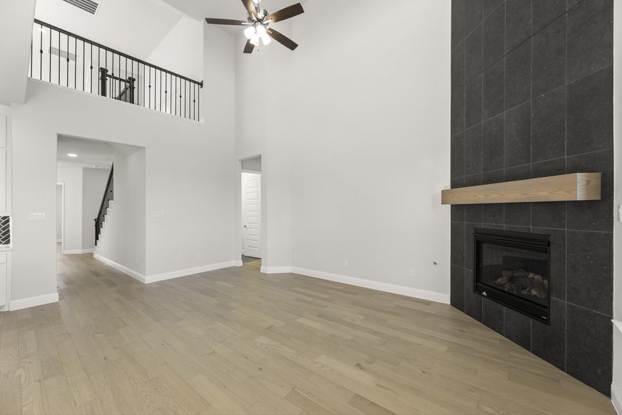 Spacious, unfurnished interior of a new home in Lake Shore Village, Rowlett (Image 19).