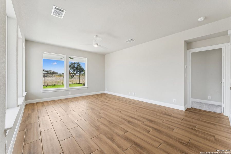 Spacious, unfurnished interior of a new home in The Crossvine 45’, Schertz (Image 14).