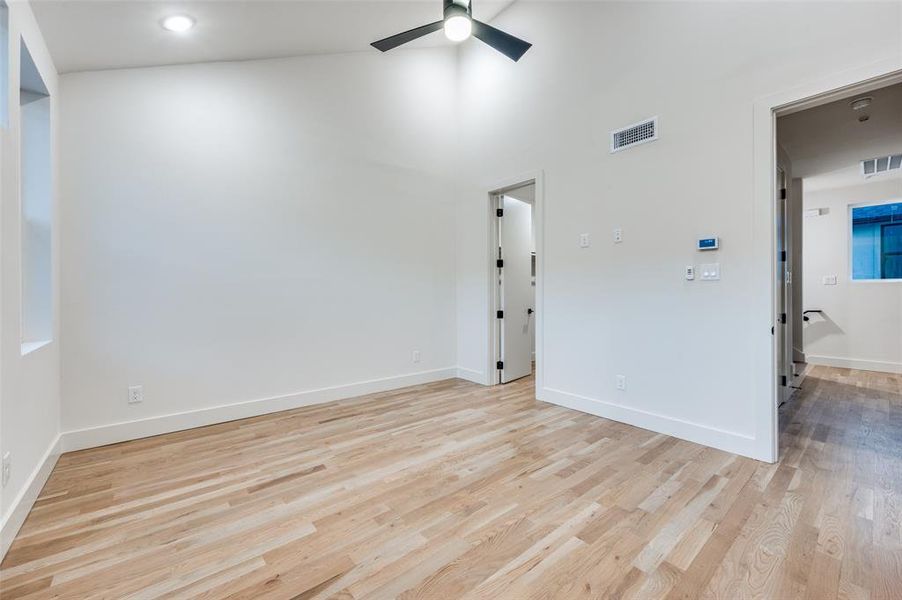 Spacious, unfurnished interior of a new home in , Dallas (Image 18).