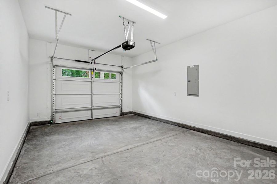 Spacious, unfurnished interior of a new home in , Monroe (Image 26).