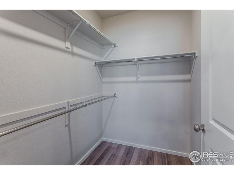 MASTER BEDROOM WALK-IN CLOSET