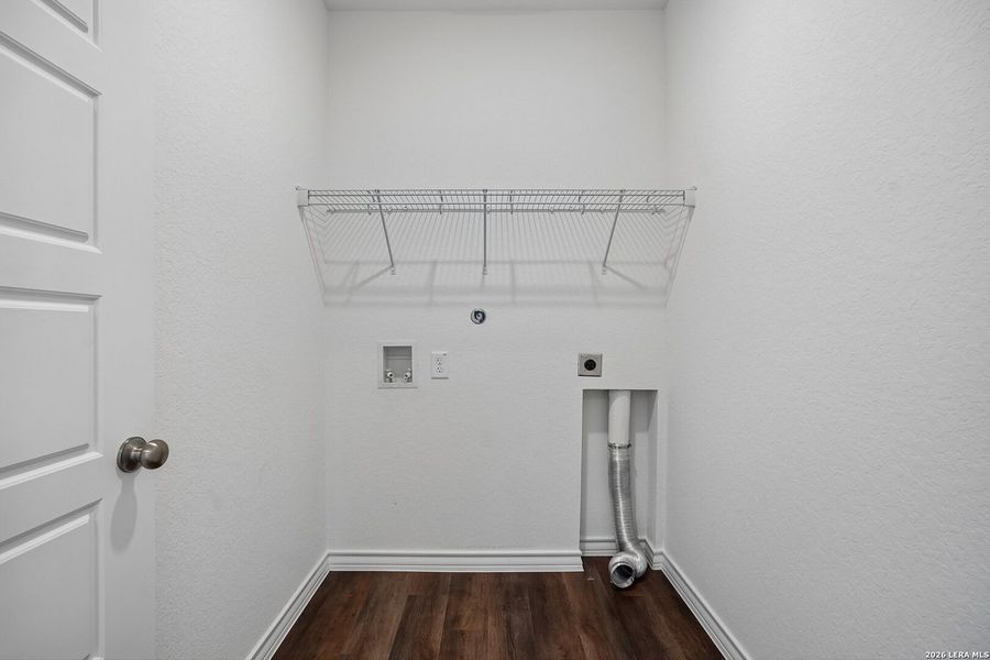 Spacious, unfurnished interior of a new home in Dove Song, Marion (Image 27).