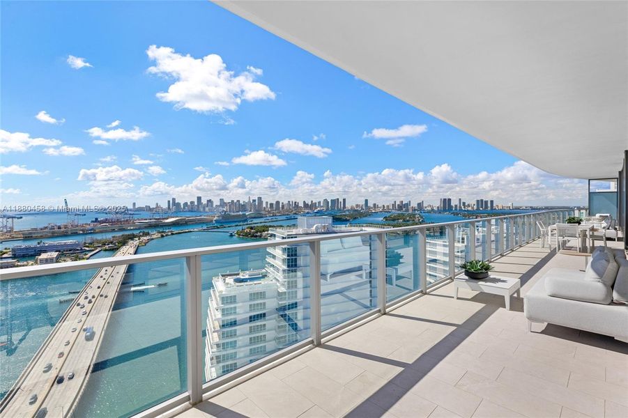 Exterior details and patio area of a home in Five Park, Miami Beach (Image 2). Exterior details and patio area of a home in Five Park, Miami Beach (Image 2).