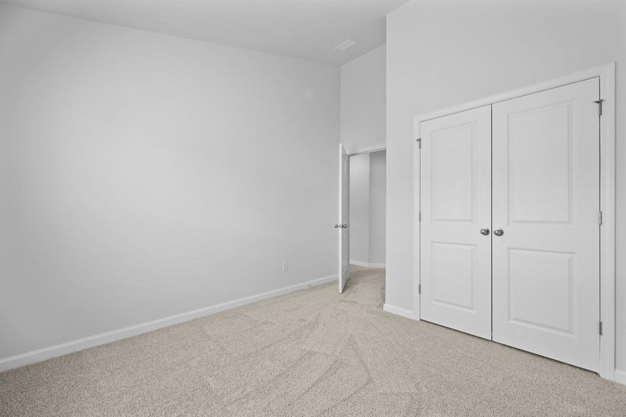 Spacious, unfurnished interior of a new home in Carolina Groves, Moncks Corner (Image 15).