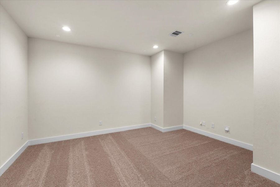 Spacious, unfurnished interior of a new home in , Houston (Image 30).