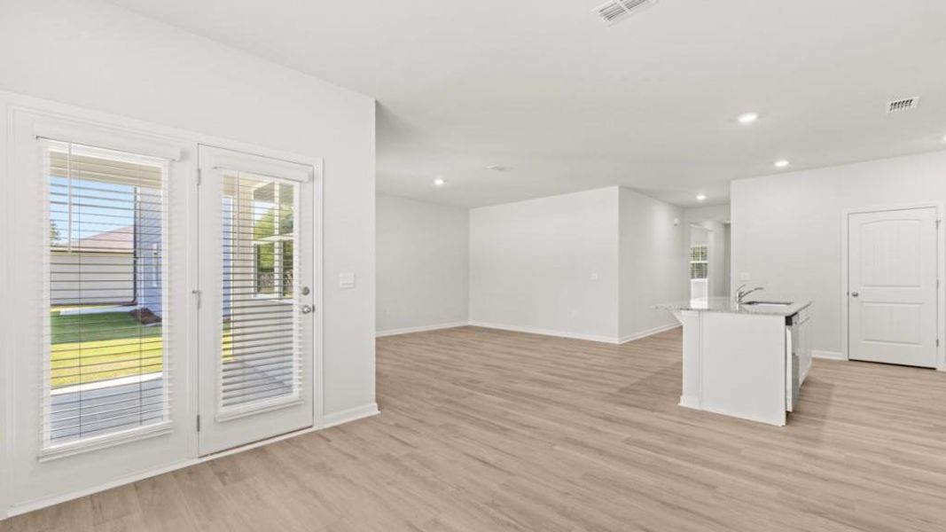 Spacious, unfurnished interior of a new home in Oaks at Cedar Grove, Fairburn (Image 10).