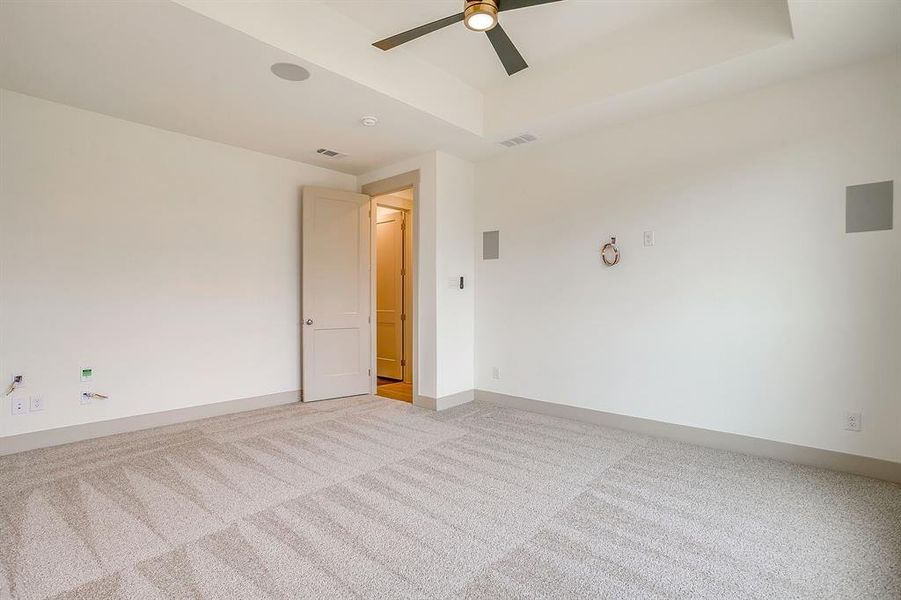 Spacious, unfurnished interior of a new home in Tuscan Estates, Waxahachie (Image 32).