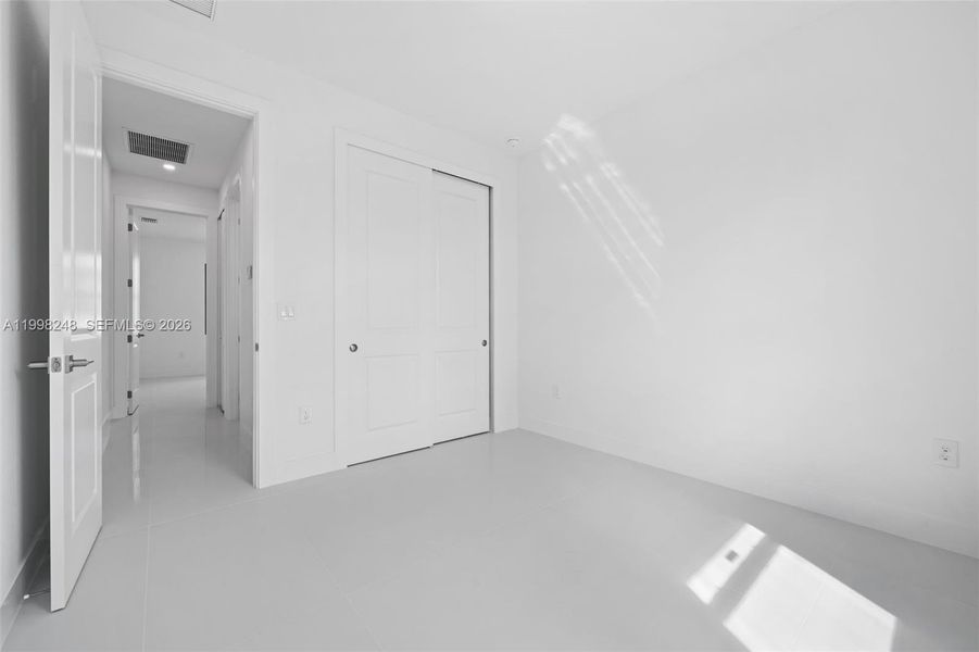 Spacious, unfurnished interior of a new home in , Lehigh Acres (Image 14).