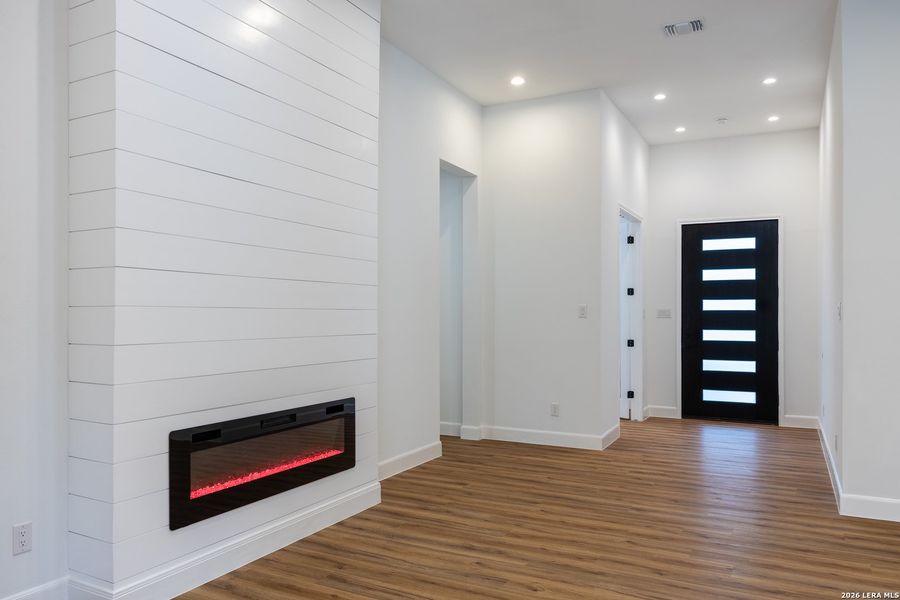 Spacious, unfurnished interior of a new home in , Selma (Image 20).