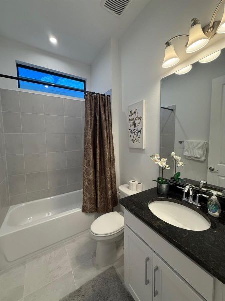 Guest Bathroom 4