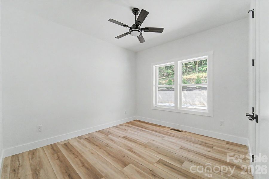 Spacious, unfurnished interior of a new home in , Franklin (Image 26).