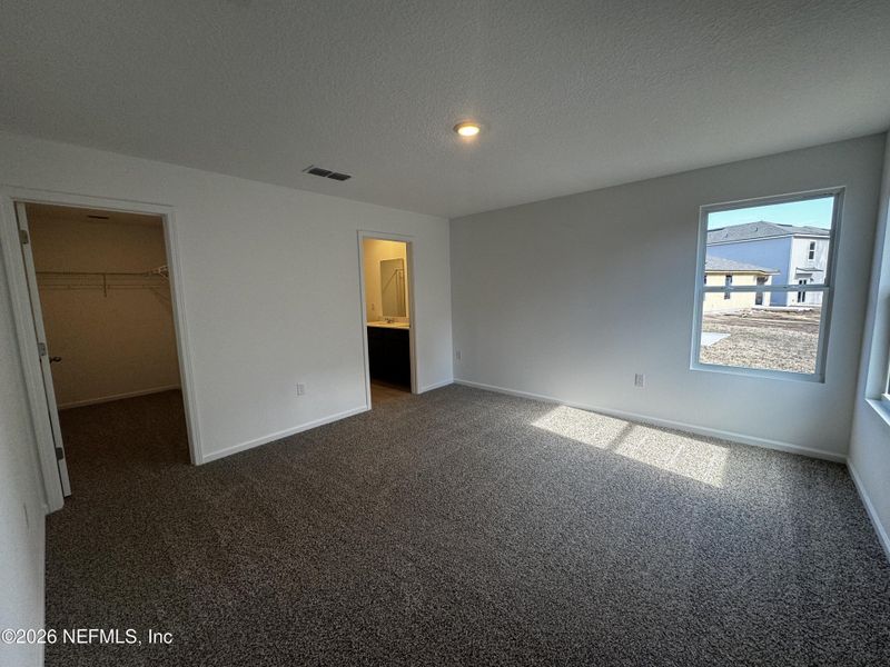 Spacious, unfurnished interior of a new home in Copes Landing, Jacksonville (Image 21).