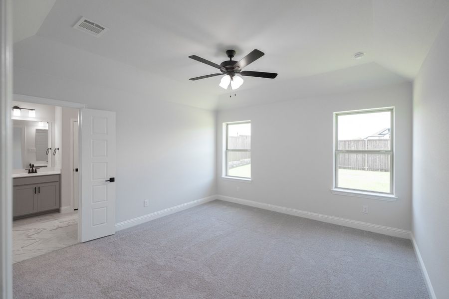 Spacious, unfurnished interior of a new home in Enclave at Legacy Hills, Celina (Image 13).