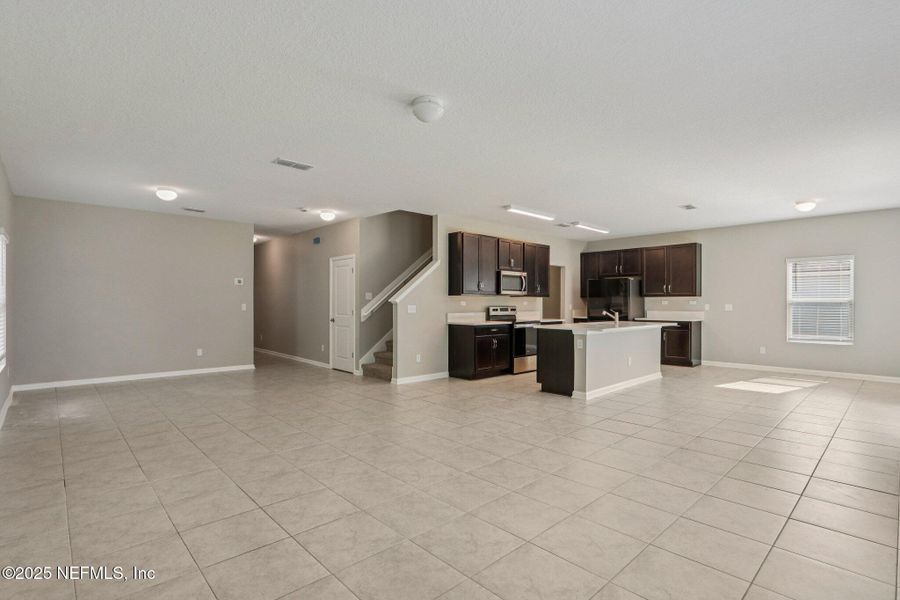 Spacious, unfurnished interior of a new home in , Jacksonville (Image 19).