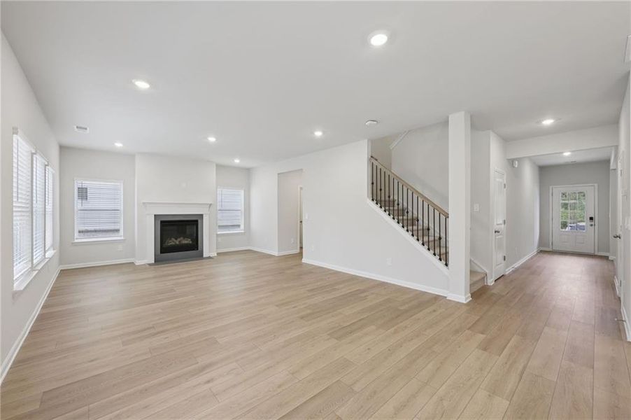 Spacious, unfurnished interior of a new home in Westmont Preserve, Powder Springs (Image 29).