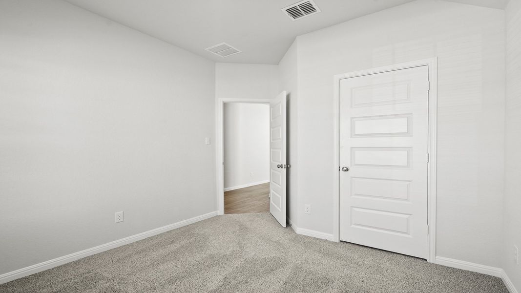 Spacious, unfurnished interior of a new home in Hunters Ranch, San Antonio (Image 11).
