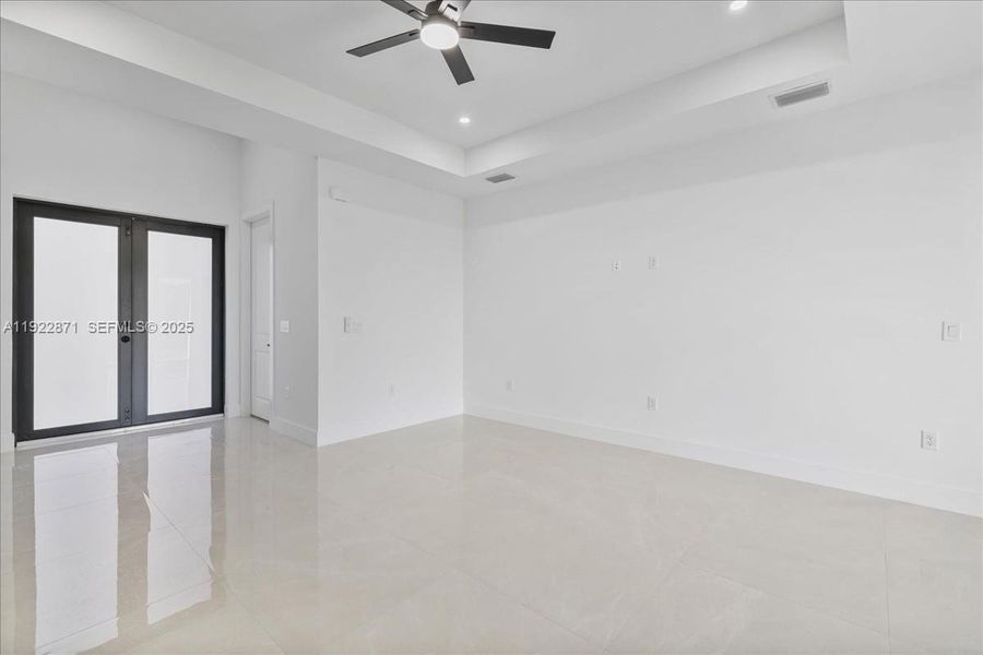 Spacious, unfurnished interior of a new home in , Lehigh Acres (Image 24).