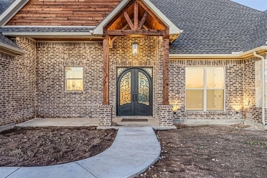 Exterior details and patio area of a home in , Decatur (Image 2).