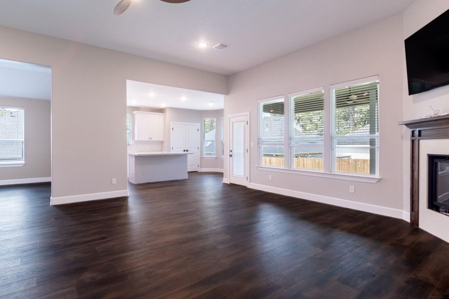 Spacious, unfurnished interior of a new home in , Huntsville (Image 25).