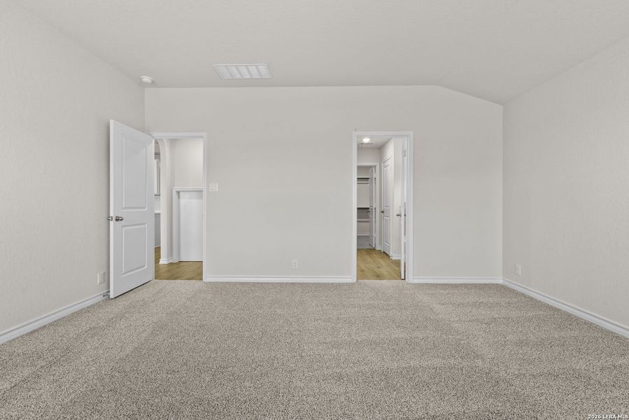 Spacious, unfurnished interior of a new home in Redbird Ranch, San Antonio (Image 25).