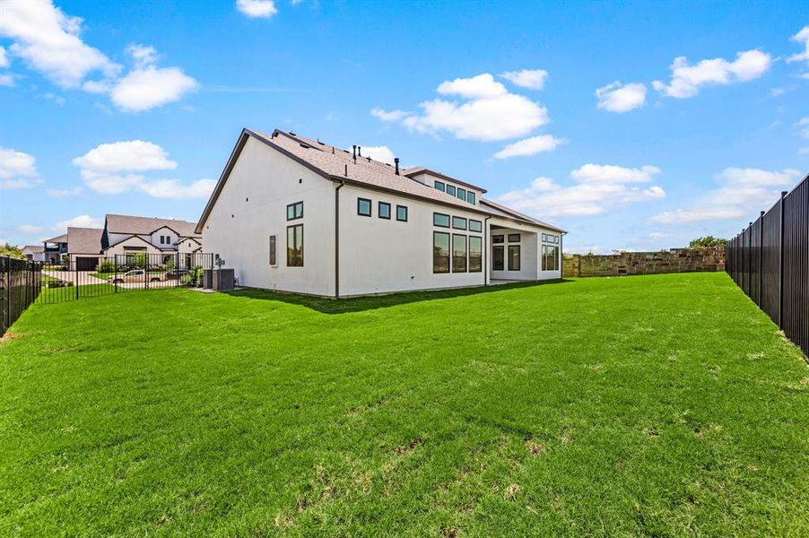 Exterior details and patio area of a home in Montclair, Prosper (Image 3).