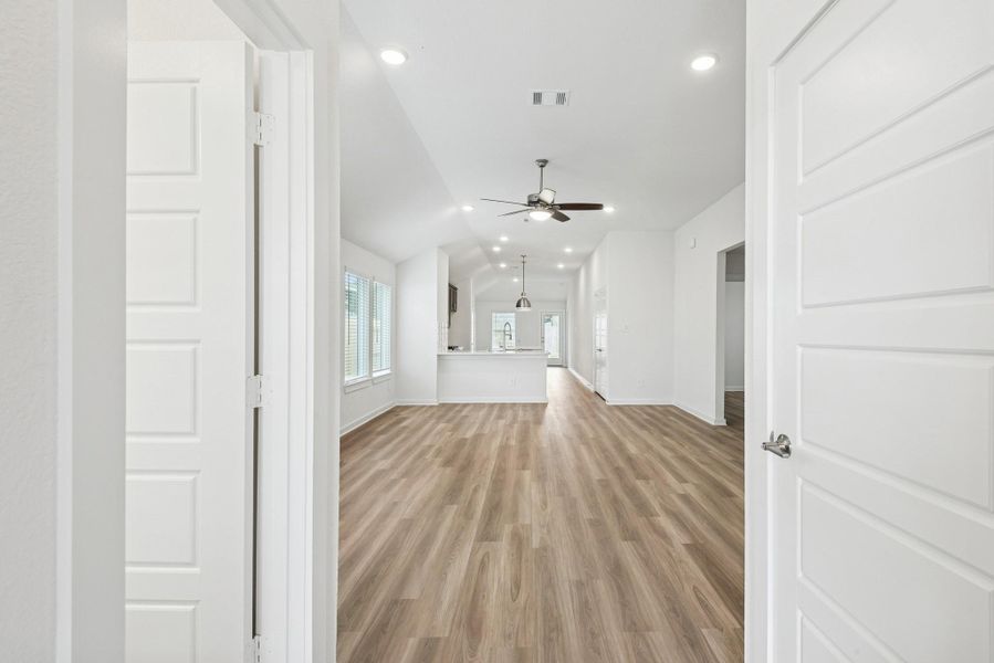 Spacious, unfurnished interior of a new home in Lone Star Landing, Montgomery (Image 41).