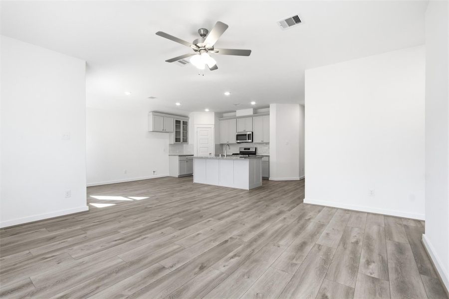 Spacious, unfurnished interior of a new home in Mostyn Springs, Magnolia (Image 16).