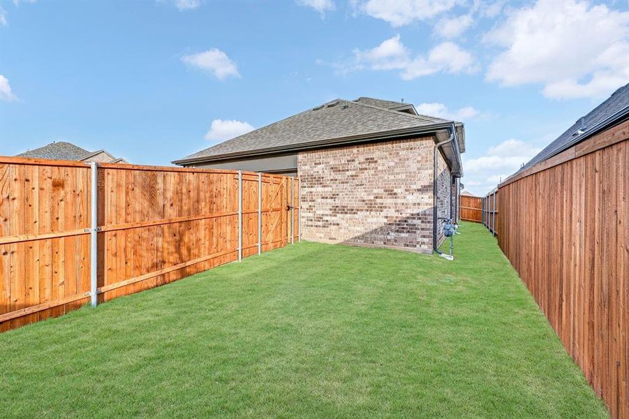 Exterior details and patio area of a home in Tarrytown, Crowley (Image 4).