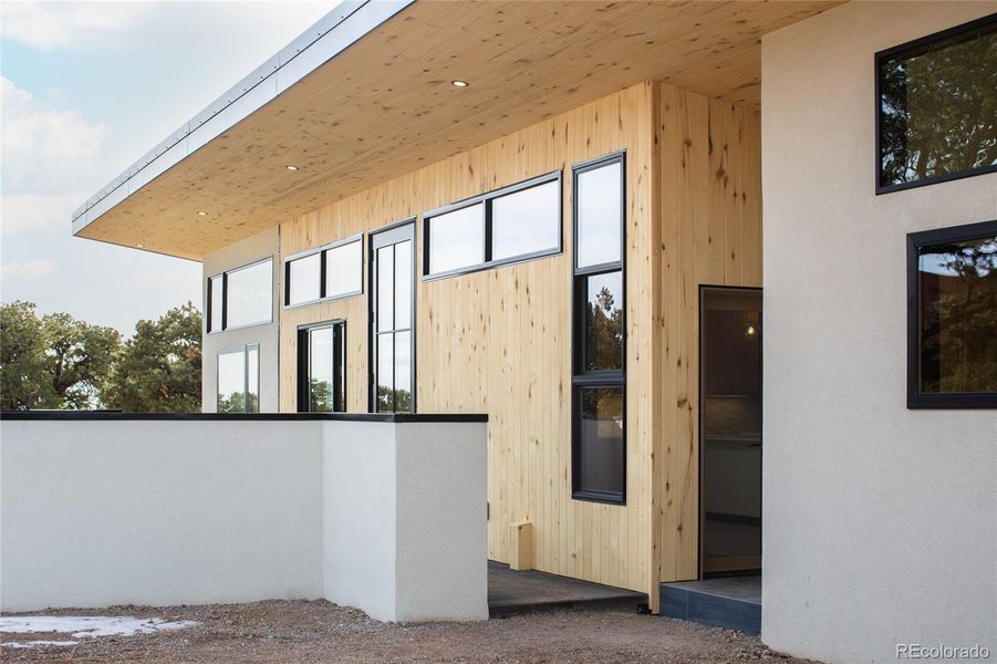 Spacious, unfurnished interior of a new home in , Crestone (Image 14).