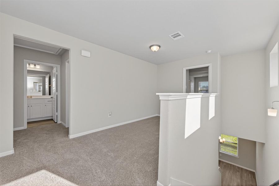 Spacious, unfurnished interior of a new home in Woodland Lakes, Houston (Image 10). Spacious, unfurnished interior of a new home in Woodland Lakes, Houston (Image 10).