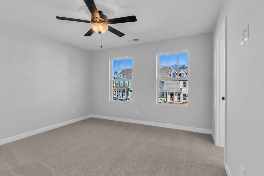 Spacious, unfurnished interior of a new home in Oxford Station, Gallatin (Image 21).